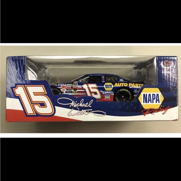 Autographed Michael Waltrip #15 - NAPA 1/24 Scale Limited Edition Stock Car. - Picture 5 of 9
